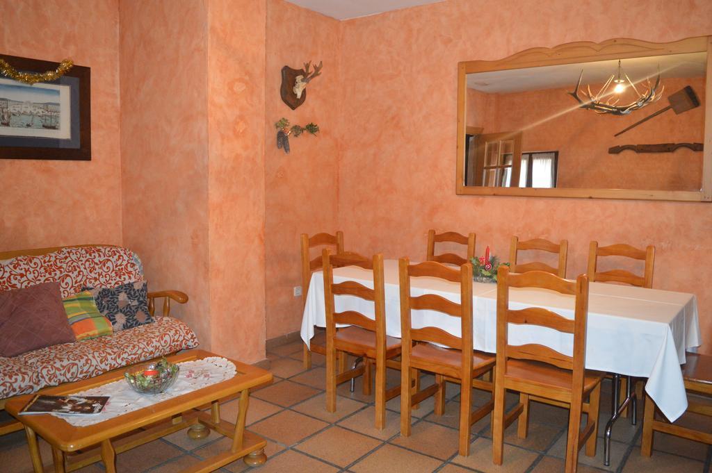 Hostal Revinuesa Exterior foto